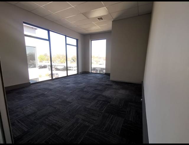 32M² OFFICE TO LET IN RYNFIELD
