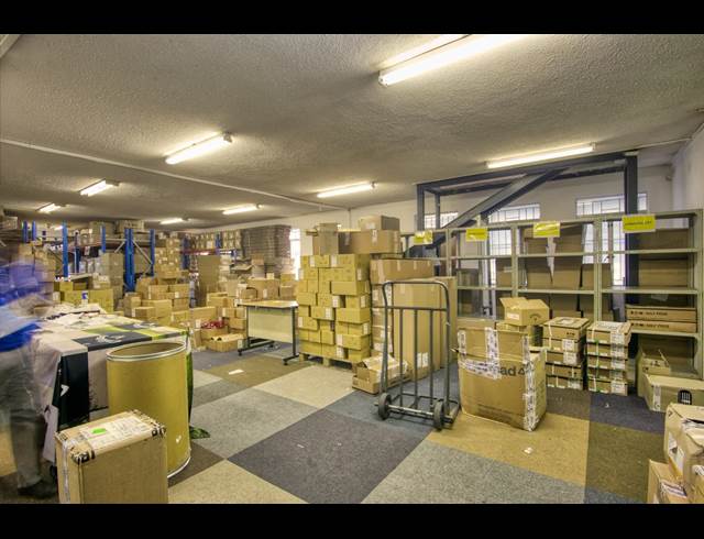 2,100M² WAREHOUSE TO LET IN WYNBERG