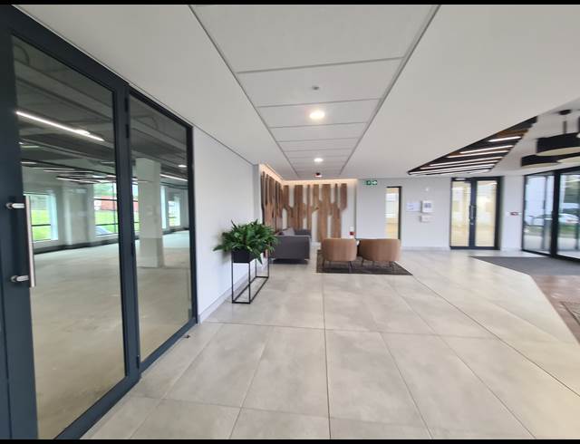 3,817M² OFFICE TO LET IN VORNA VALLEY