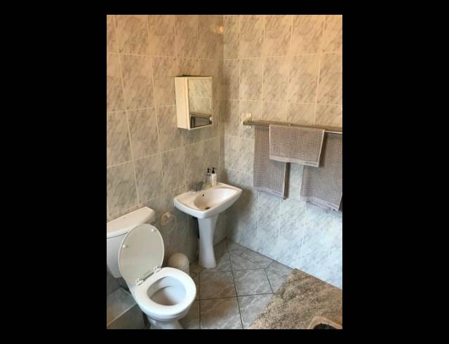 2 bed property to rent in GREENSIDE