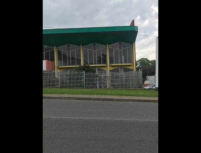 175M² SHOWROOM RENTED IN FERNDALE