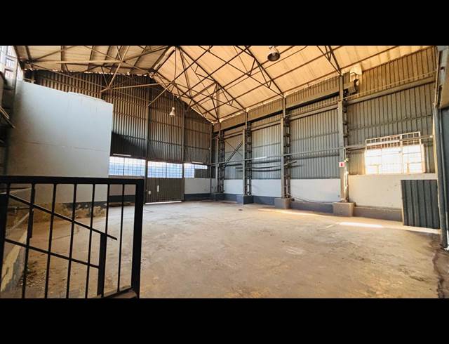 360M² WAREHOUSE TO LET IN MANUFACTA