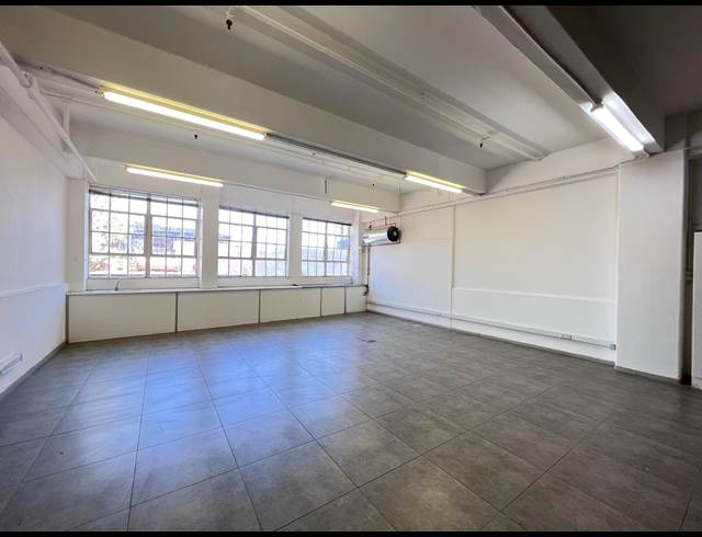 69M² OFFICE TO LET IN WOODSTOCK