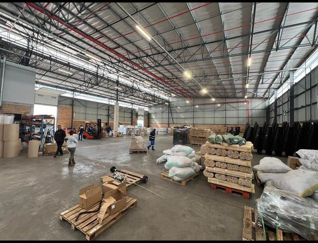 1,408M² WAREHOUSE TO LET IN AIRPORT PARK