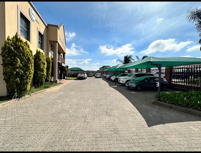 1,993M² WAREHOUSE TO LET IN MEADOWDALE