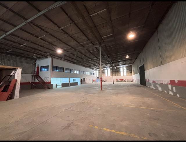 2,500M² WAREHOUSE TO LET IN PHOENIX INDUSTRIAL