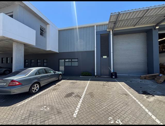 606M² WAREHOUSE TO LET IN STIKLAND