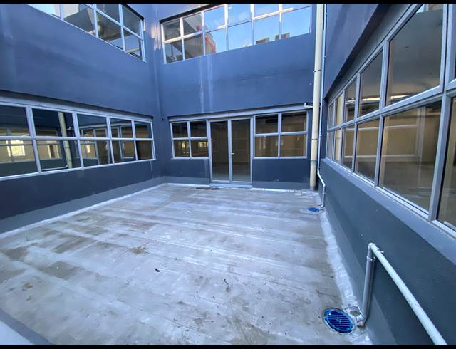 2,402M² OFFICE TO LET IN FORESHORE