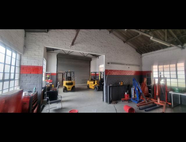 1,161M² WAREHOUSE TO LET IN CONGELLA