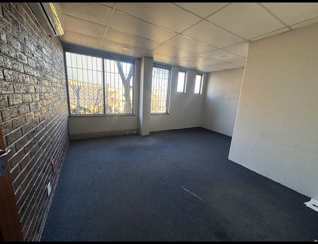 1,322M² WAREHOUSE TO LET IN WYNBERG