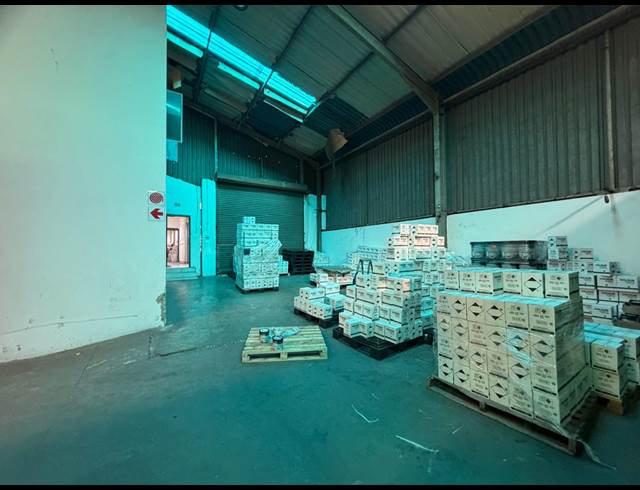 2,100M² WAREHOUSE TO LET IN INDUSTRIA WEST