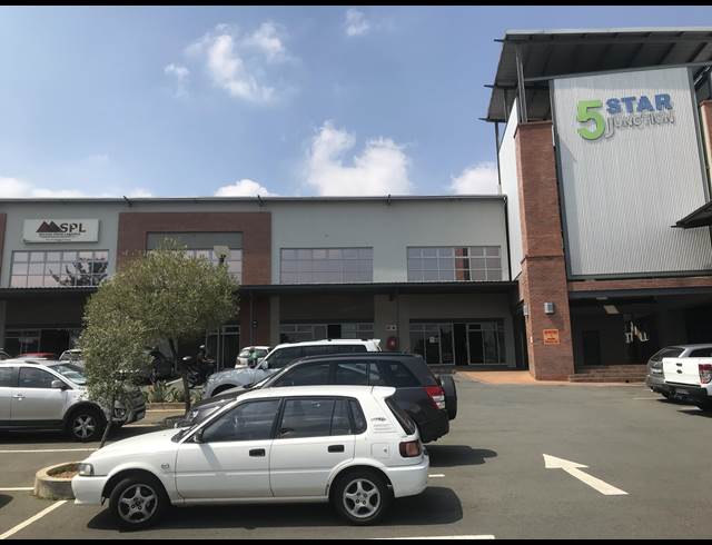 112M² RETAIL TO LET IN LASER PARK
