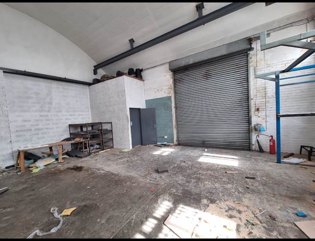 242M² WAREHOUSE TO LET IN KENSINGTON