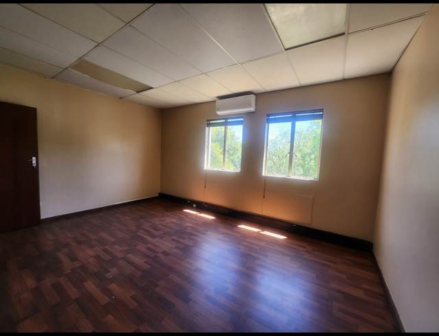 261M² OFFICE TO LET IN HALFWAY HOUSE
