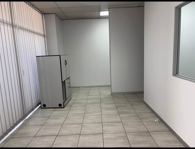 88M² RETAIL TO LET IN CORLETT GARDENS