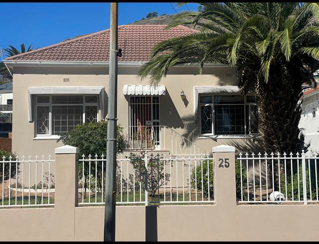 220M² BUILDING TO LET IN SEA POINT