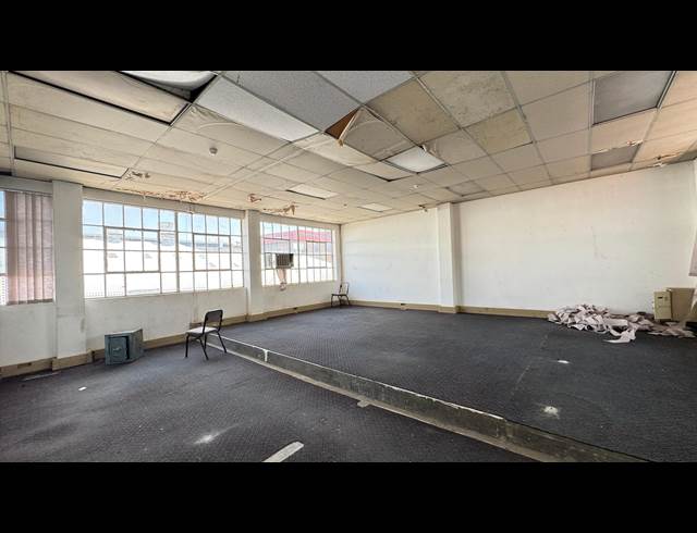 250M² WAREHOUSE TO LET IN VILLAGE MAIN