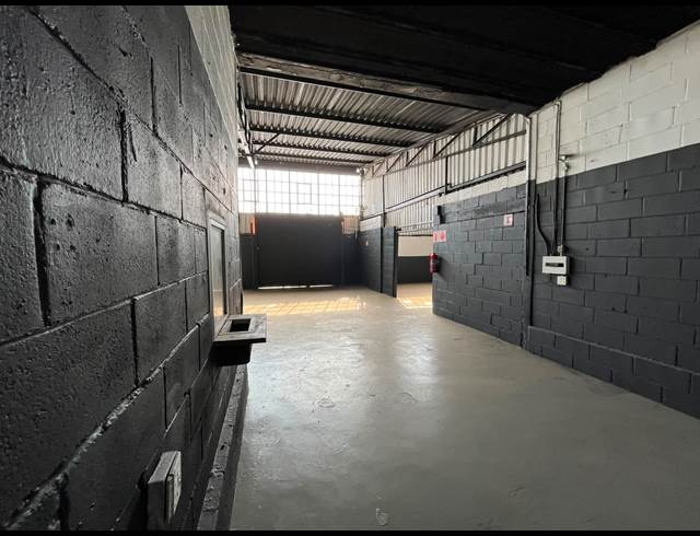 200M² WORKSHOP TO LET IN VULCANIA