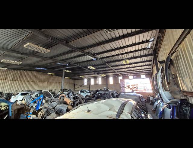 400M² WAREHOUSE TO LET IN ANDERBOLT