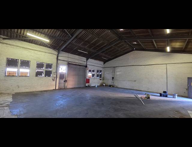 170M² WAREHOUSE TO LET IN CHARLESTON HILL