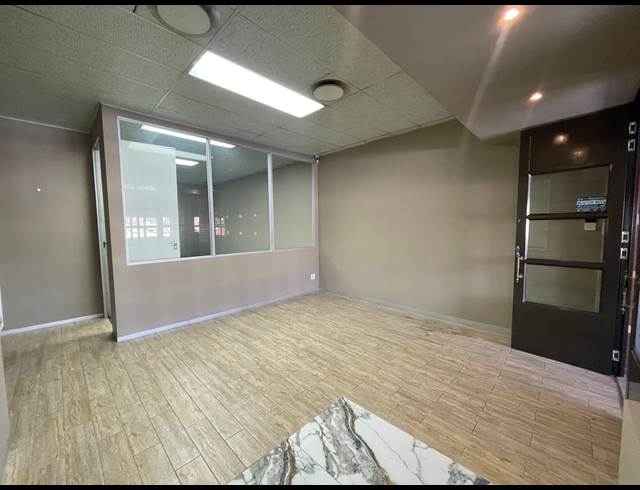 51.65M² BUSINESS CENTRE TO LET IN LAKEFIELD