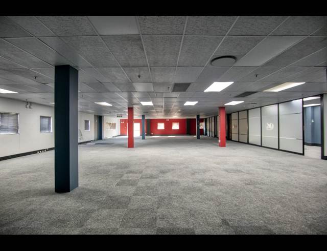 8,617M² WAREHOUSE TO LET IN LONGMEADOW