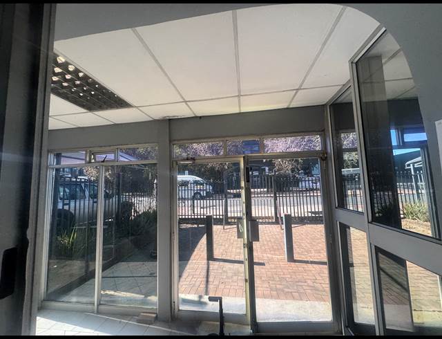 952M² OFFICE TO LET IN WYNBERG
