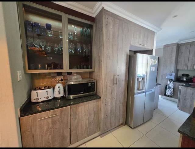 5 BEDROOM PROPERTY TO RENT IN WELTEVREDEN PARK
