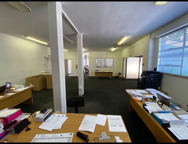 310M² OFFICE TO LET IN EPPING INDUSTRIAL