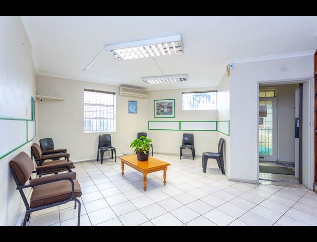 160M² OFFICE TO LET IN MOWBRAY