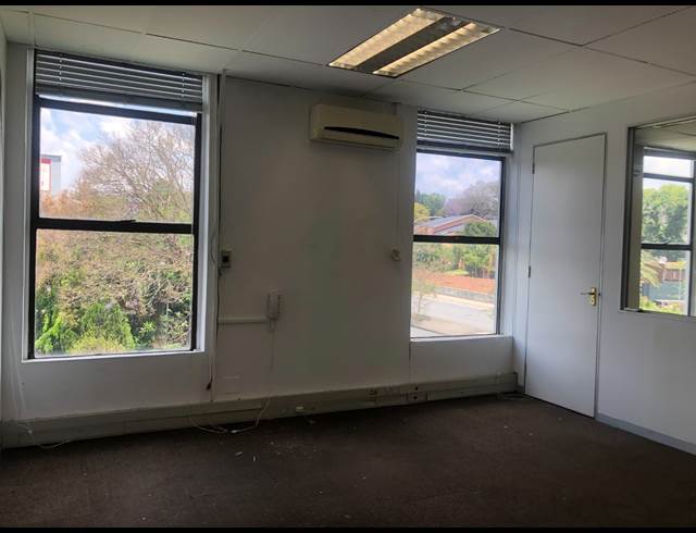 873M² OFFICE TO LET IN HYDE PARK
