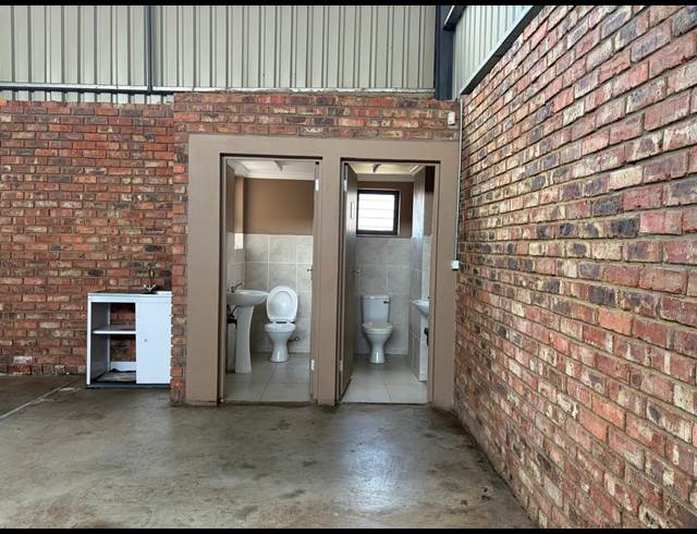 150M² WAREHOUSE TO LET IN ALBERTON NORTH
