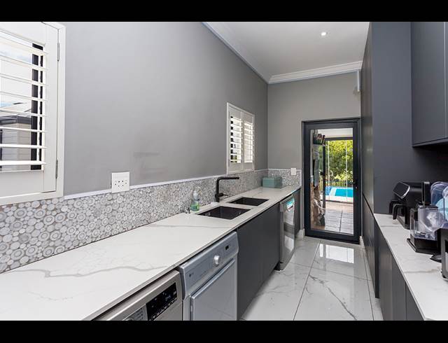 5 BEDROOM HOUSE TO LET IN ATLANTIC BEACH GOLF ESTATE