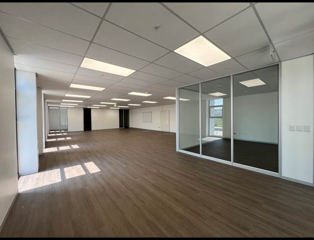 5,515M² WAREHOUSE TO LET IN SAMRAND BUSINESS PARK