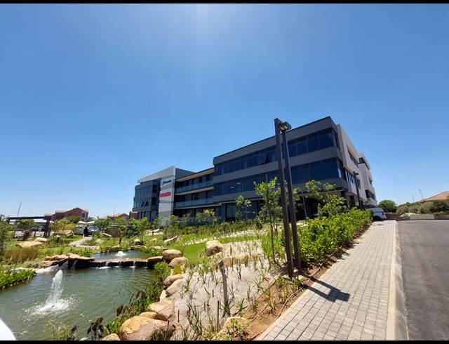 1,332M² OFFICE TO LET IN VORNA VALLEY
