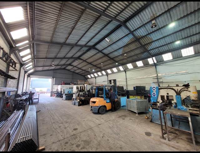 620M² WAREHOUSE TO LET IN STIKLAND INDUSTRIAL