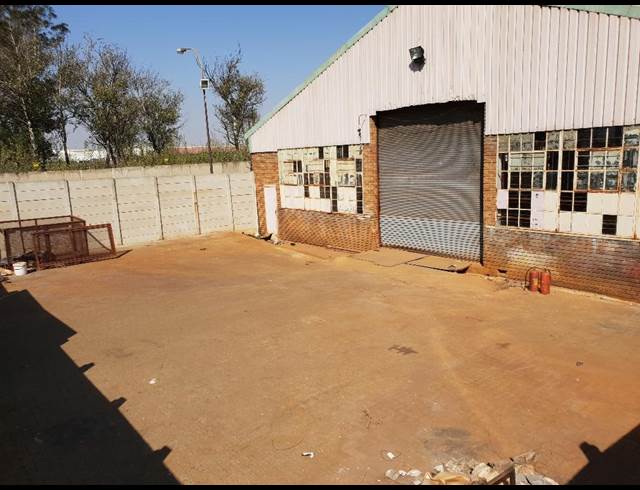 650M² WAREHOUSE TO LET IN ROODEKOP