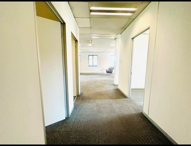 359.73M² OFFICE TO LET IN WOODMEAD