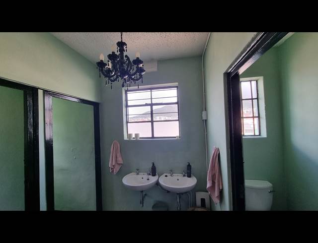 330M² SERVICED OFFICE TO LET IN WOODSTOCK