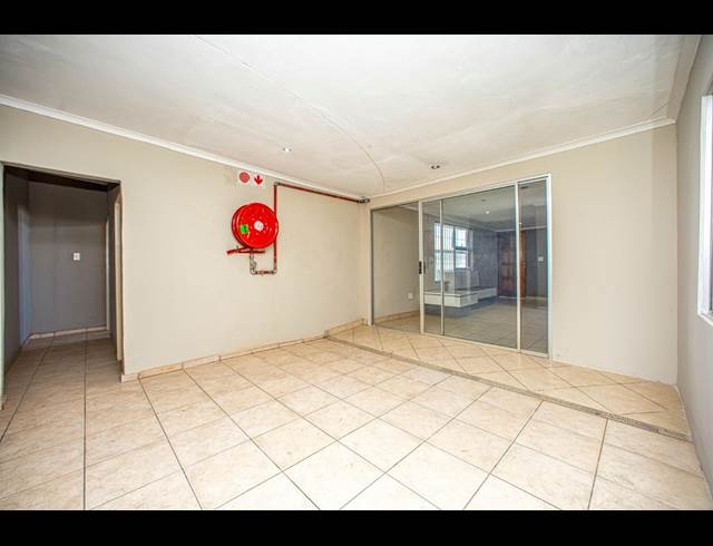 1,500M² WAREHOUSE TO LET IN WYNBERG