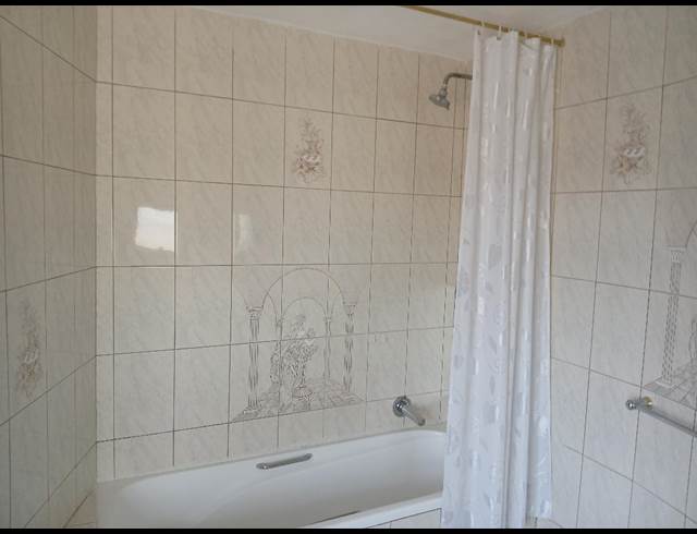 1 bed property to rent in GLENVISTA
