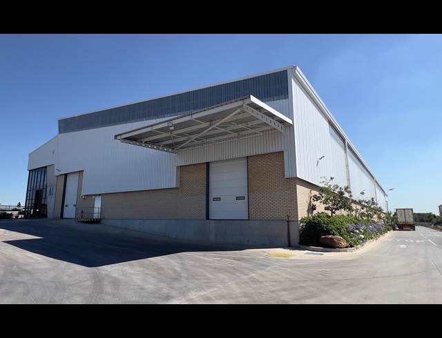 1,765M² WAREHOUSE TO LET IN AIRPORT PARK