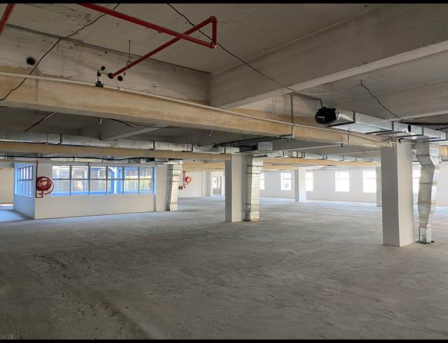 2,402M² OFFICE TO LET IN FORESHORE