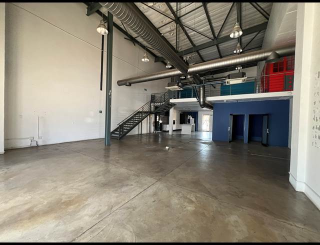 210.99M² WAREHOUSE TO LET IN HIGHVELD