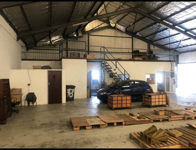 341M² WAREHOUSE TO LET IN STIKLAND INDUSTRIAL