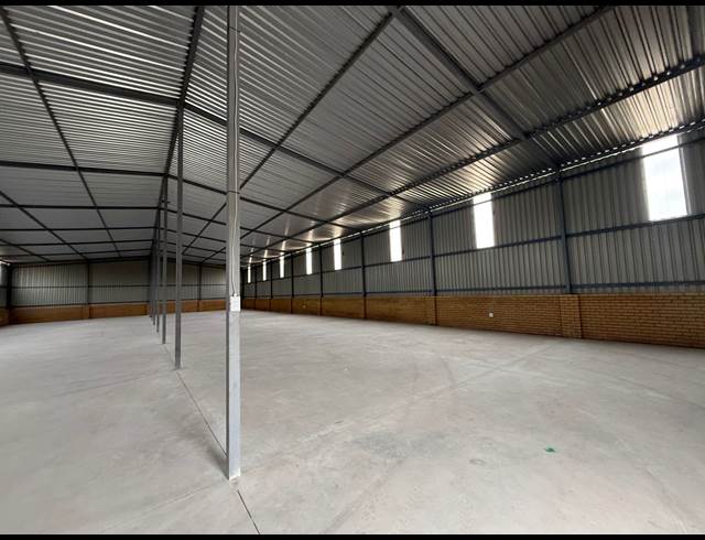 800M² WAREHOUSE TO LET IN TEDDERFIELD AH