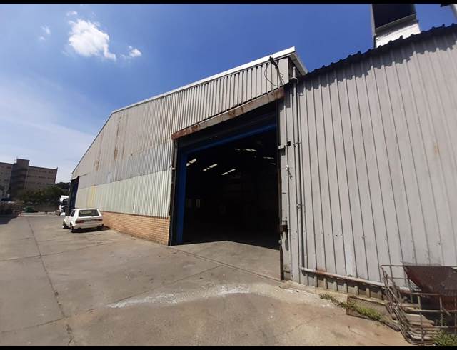 950M² WAREHOUSE TO LET IN EASTLEIGH
