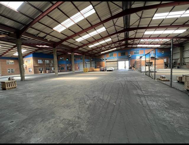 8,000M² WAREHOUSE TO LET IN JUPITER