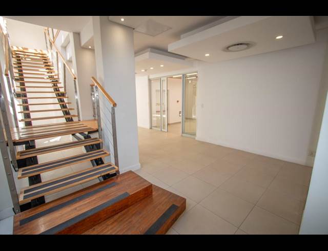2,000M² OFFICE TO LET IN SANDOWN