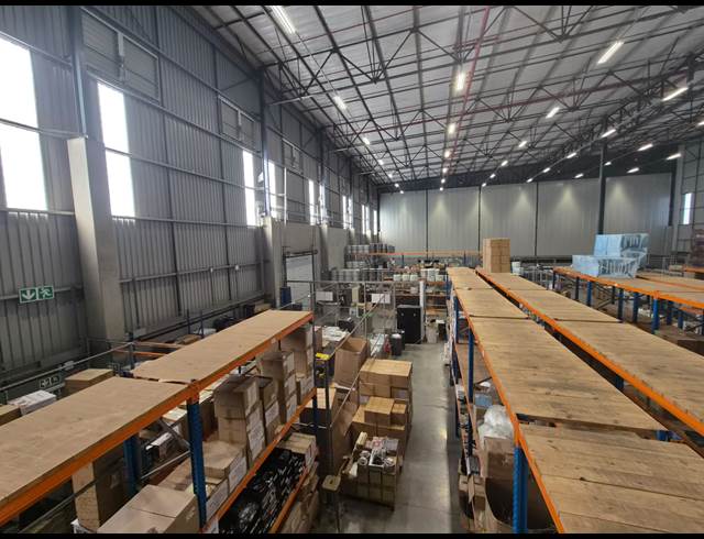 2,015M² WAREHOUSE TO LET IN POMONA